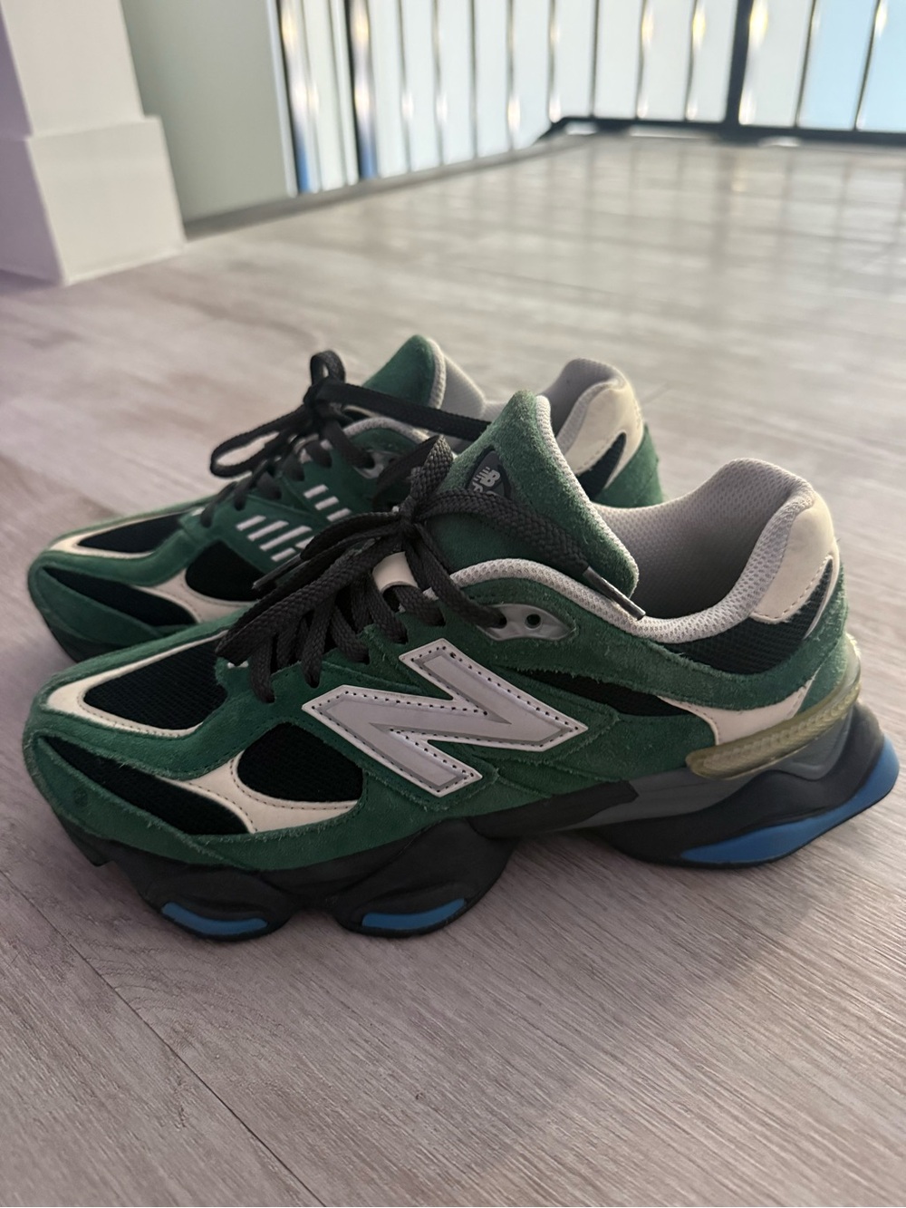 Mens New Balance 9060 'Team Forest Green' size 8